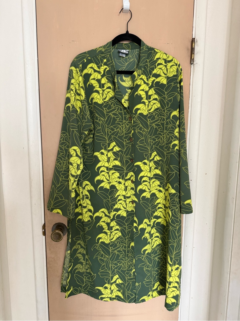 Manuheali’i Olive and Like Green Button Down Tunic